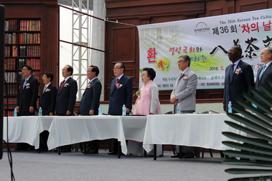지난 2016년 국회앞 잔디마당에서 개최한 차의날 기념행사.