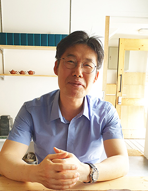 <한국의 다서> 공동저자인 유동훈 박사는 차전문 연구자로서 국제차문화산업연구소에서 조선의 차 문화를 깊이 있게 연구해왔다.